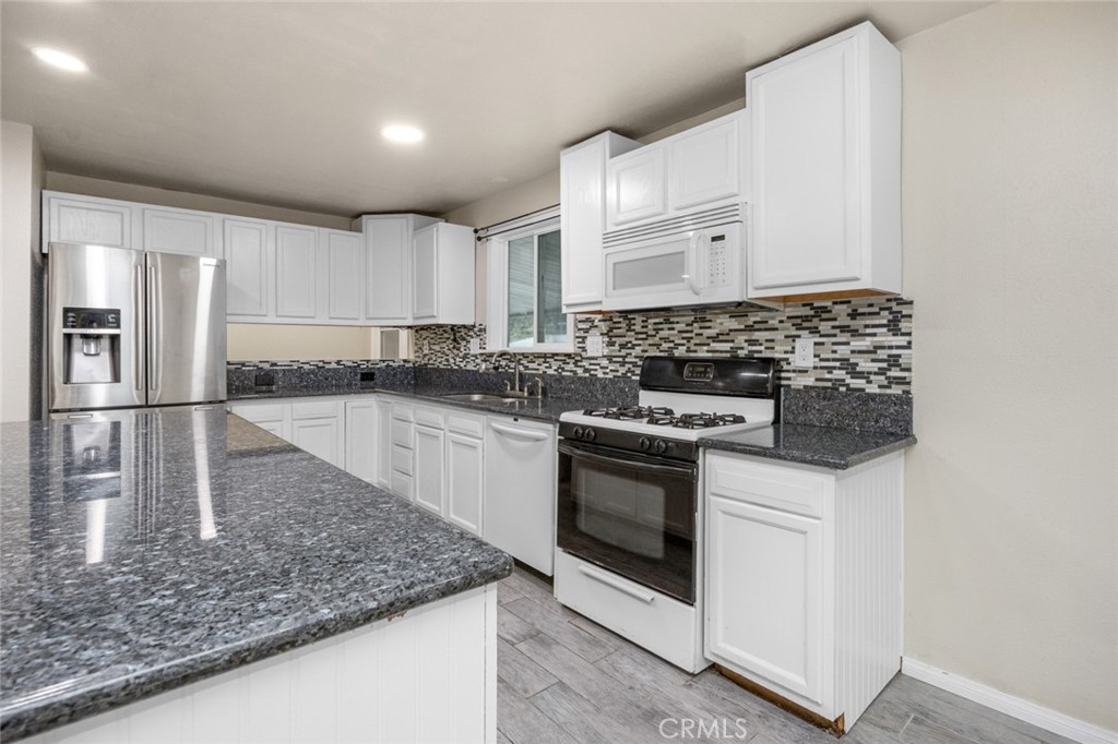 MLS #OC25103342 image #5