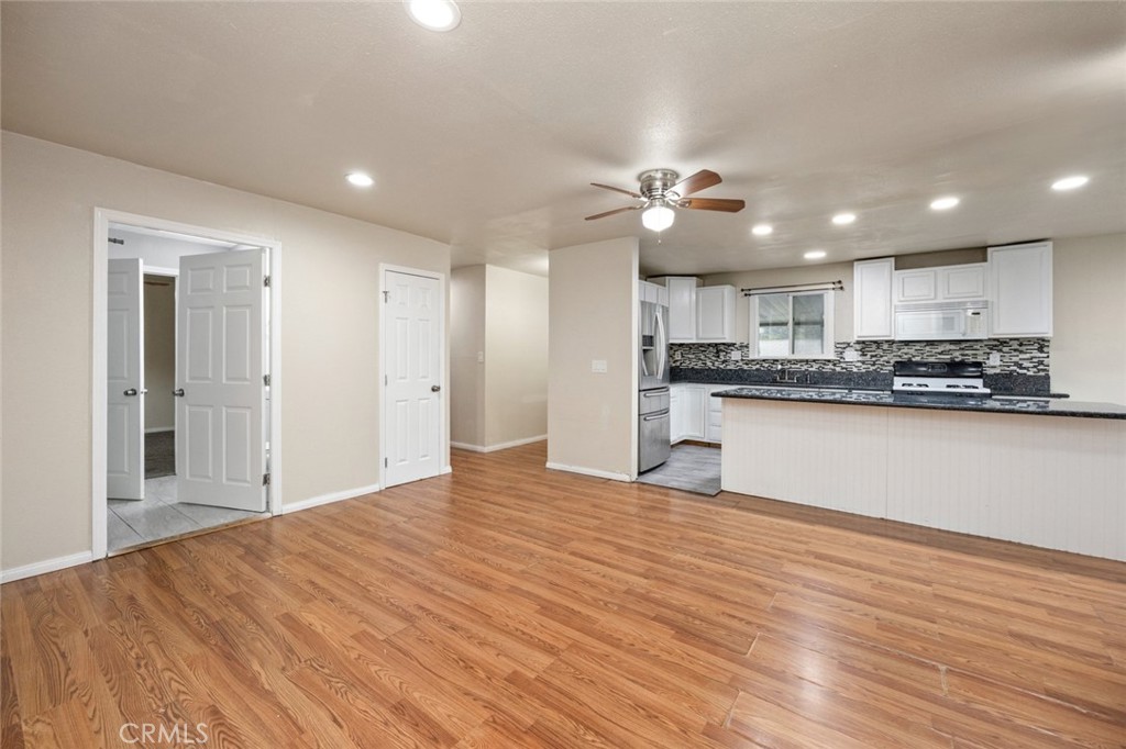 MLS #OC25103342 image #9