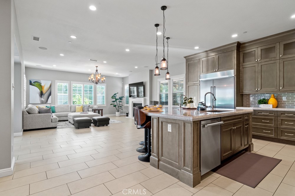 MLS #OC25103472 image #1