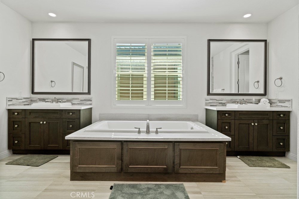 MLS #OC25103472 image #34