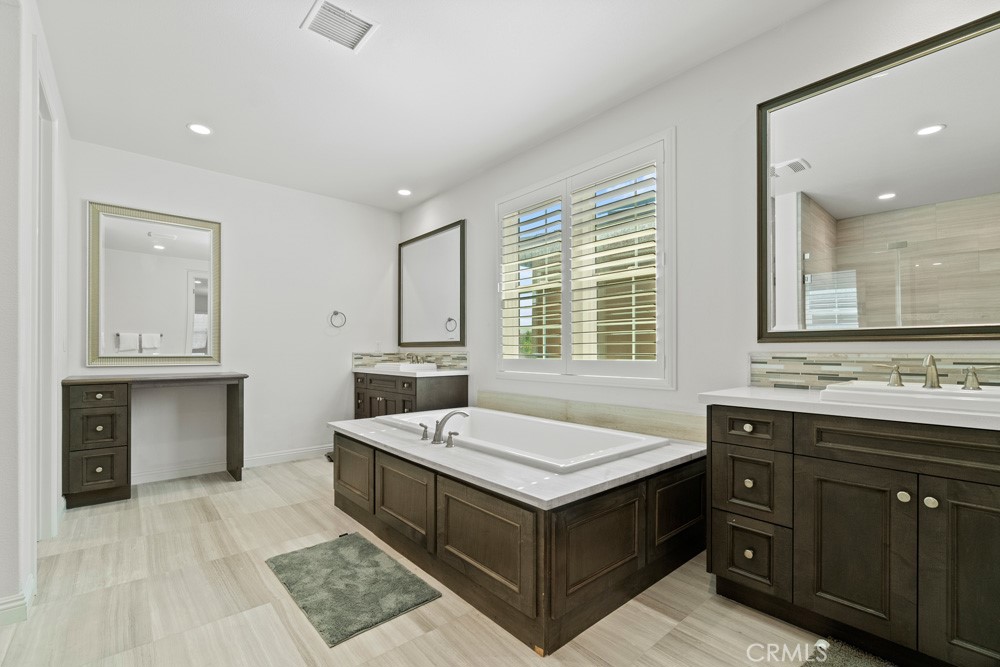 MLS #OC25103472 image #37