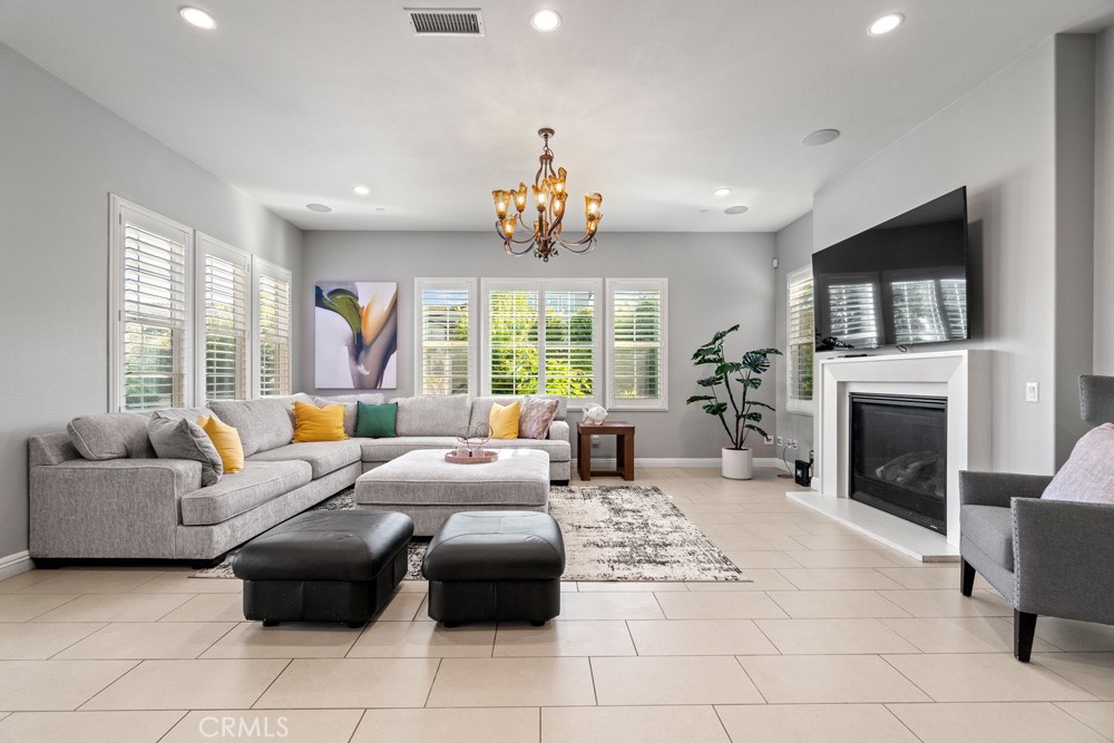 MLS #OC25103472 image #8