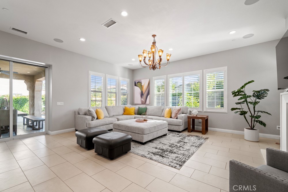 MLS #OC25103472 image #9