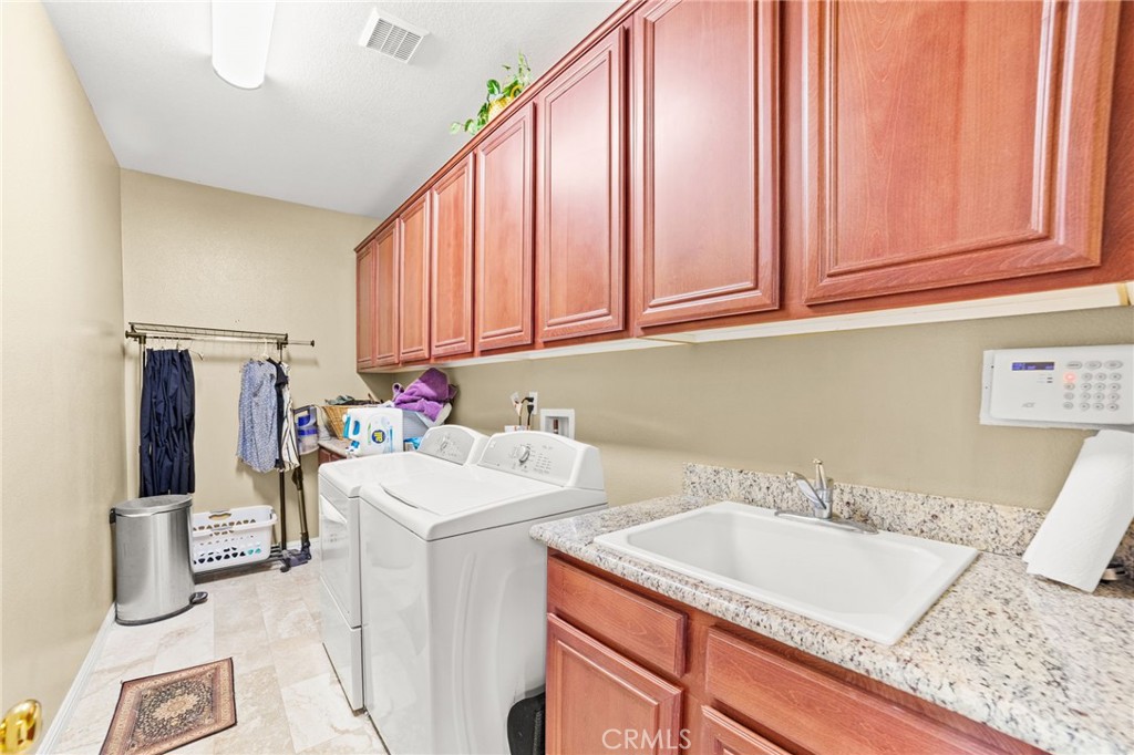 MLS #OC25104313 image #21