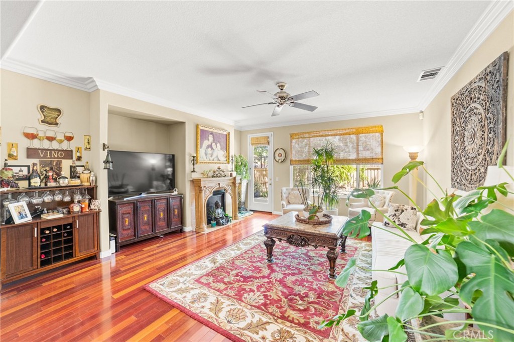 MLS #OC25104313 image #7