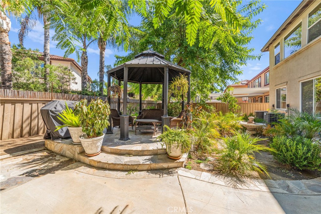 MLS #OC25104313 image #9