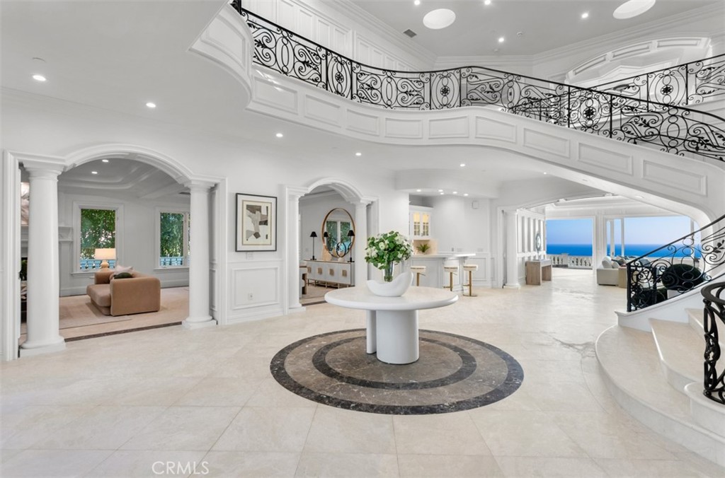 MLS #OC25104408 image #2