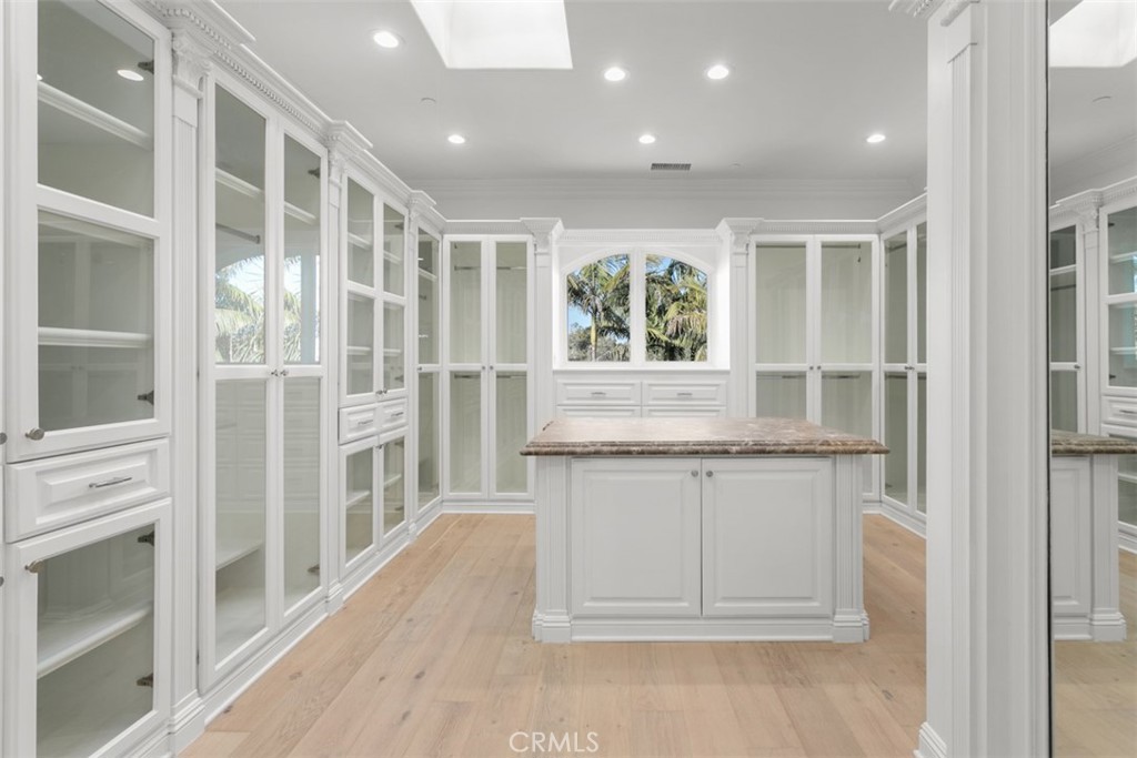 MLS #OC25104408 image #32