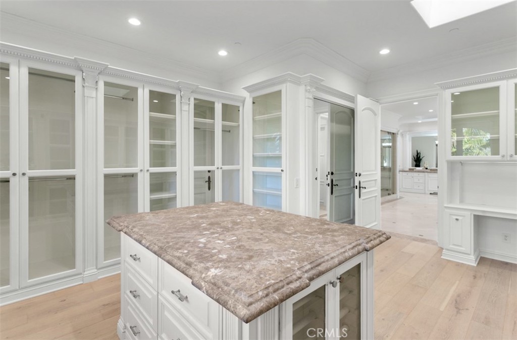 MLS #OC25104408 image #33