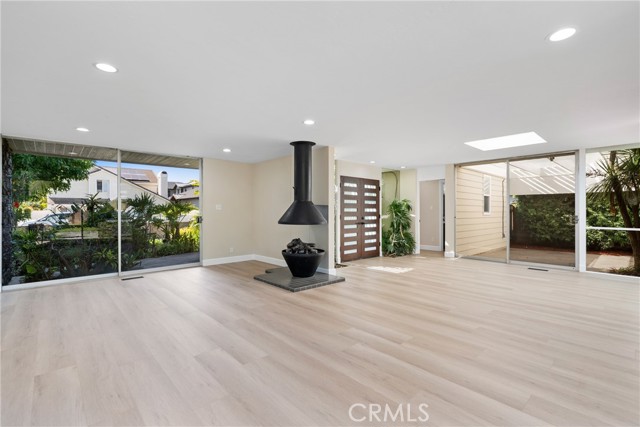 MLS #OC25104999 image #9