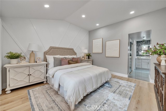 MLS #OC25105892 image #24