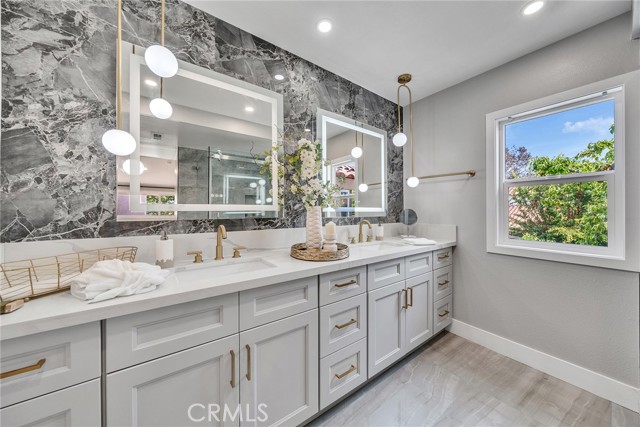 MLS #OC25105892 image #29