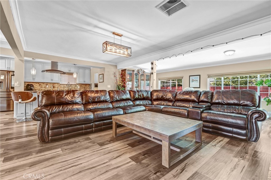 MLS #OC25106965 image #11