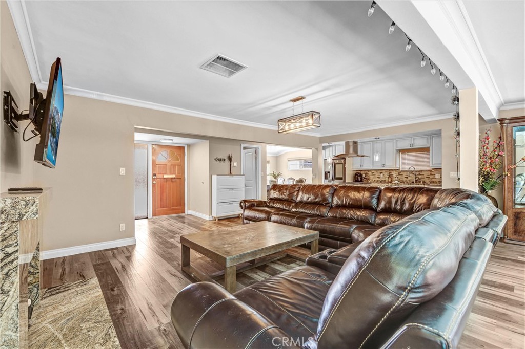 MLS #OC25106965 image #14