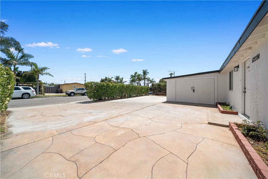 MLS #OC25107076 image #33