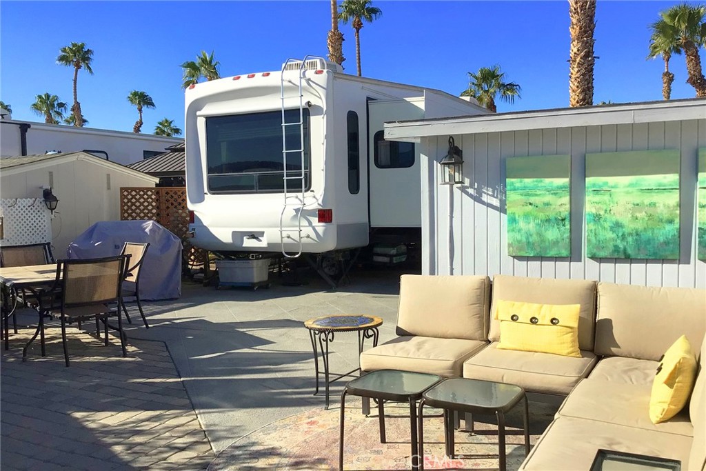 MLS #OC25107501 image #1