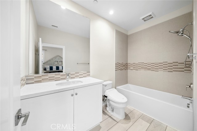 MLS #OC25107861 image #19