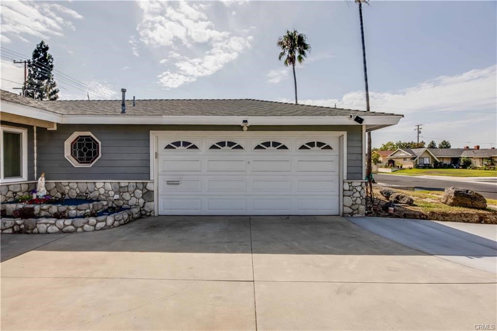 MLS #OC25107983 image #2