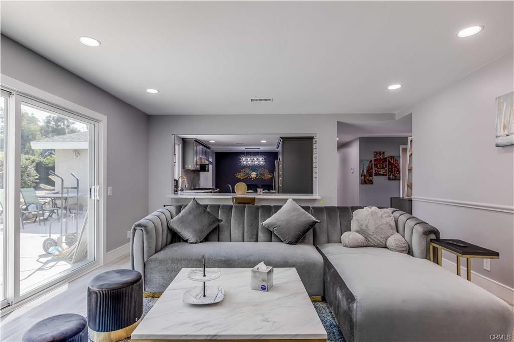 MLS #OC25107983 image #3