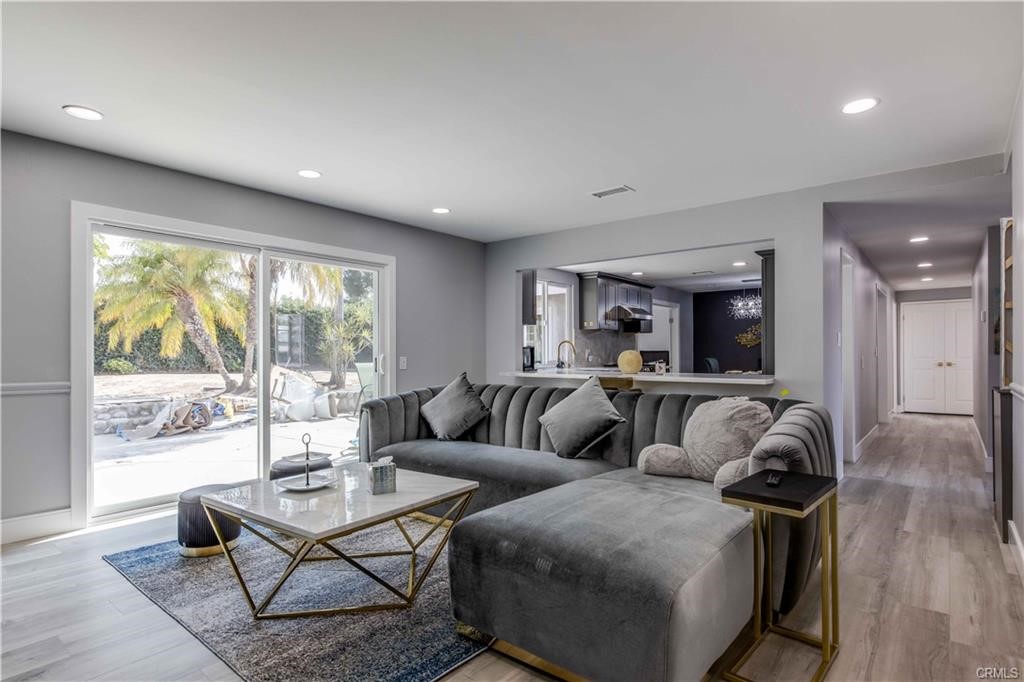 MLS #OC25107983 image #4