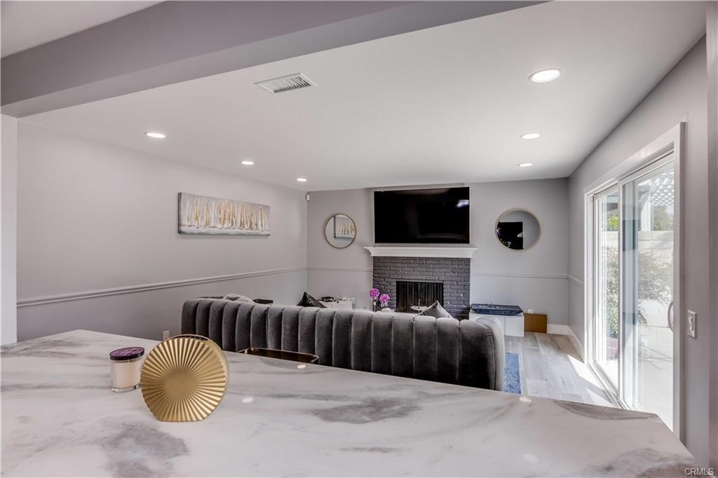 MLS #OC25107983 image #7