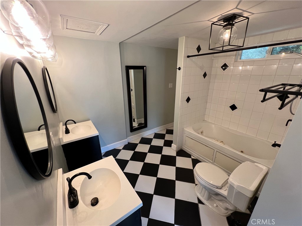 MLS #OC25108817 image #10