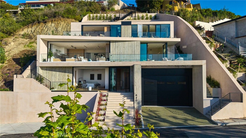 MLS #OC25111534 image #1