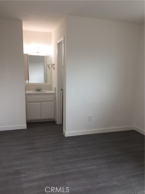 MLS #OC25113327 image #10