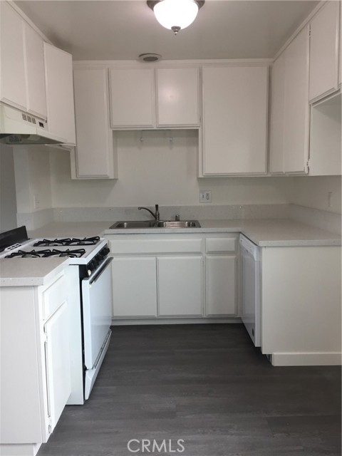 MLS #OC25113327 image #2