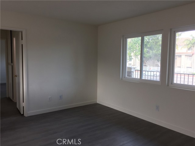 MLS #OC25113327 image #5