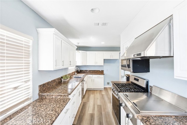 MLS #OC25113756 image #11