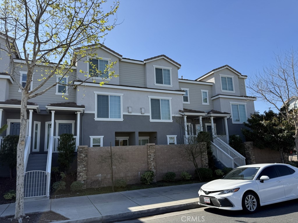 MLS #OC25113811 image #1