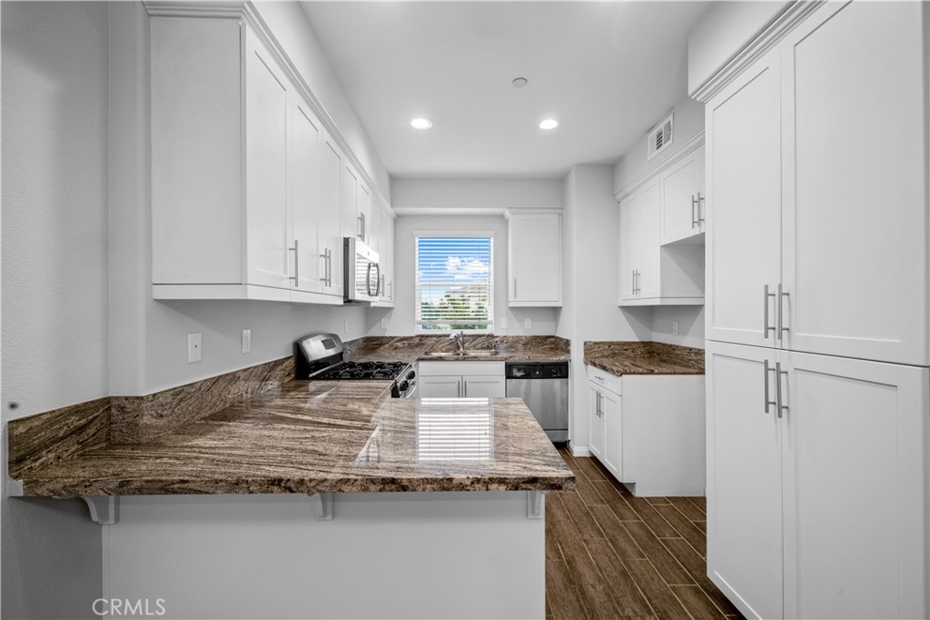 MLS #OC25113811 image #14