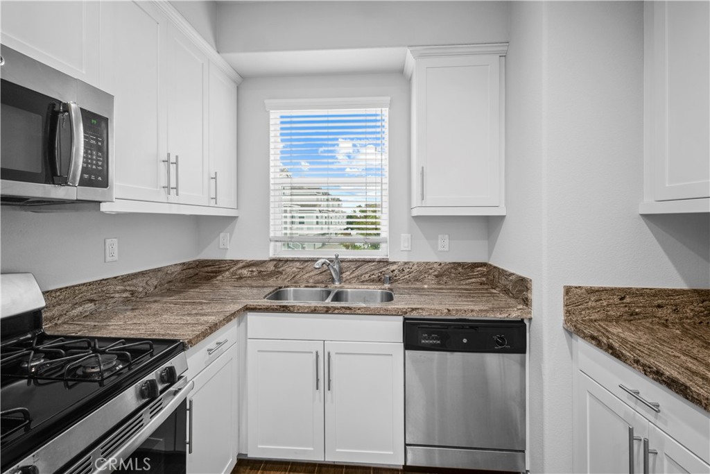 MLS #OC25113811 image #17