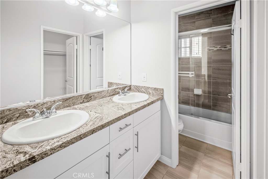 MLS #OC25113811 image #25