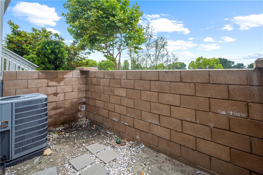 MLS #OC25113811 image #5