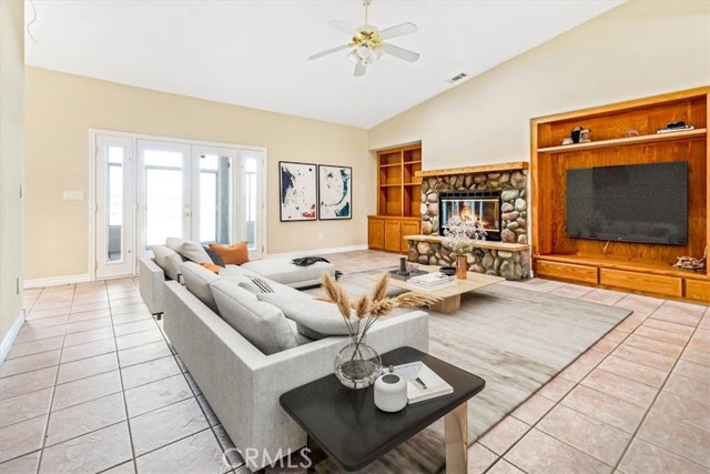 MLS #OC25114267 image #11