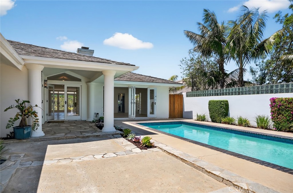 MLS #OC25114590 image #1