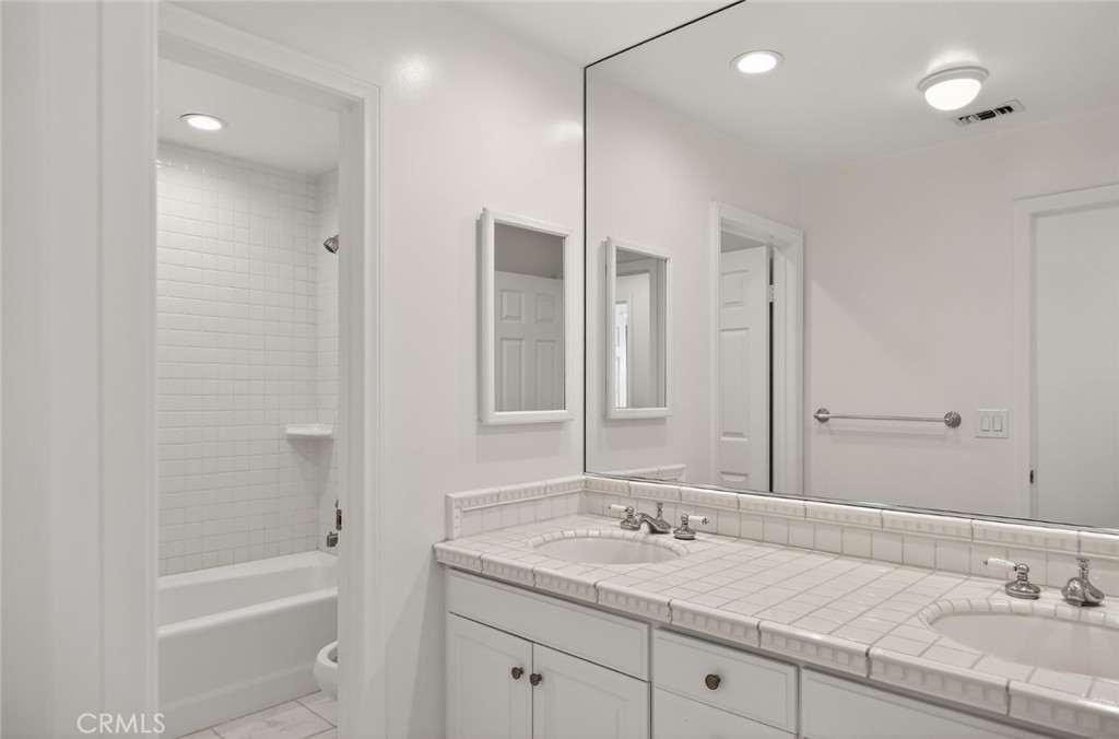 MLS #OC25114590 image #25