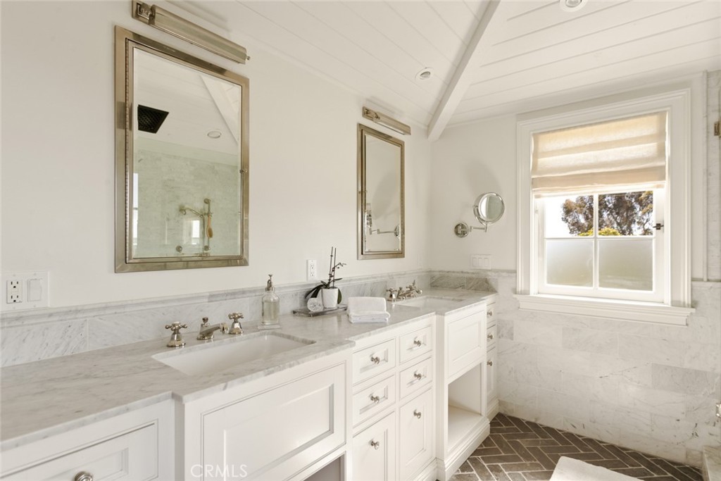 MLS #OC25115930 image #47