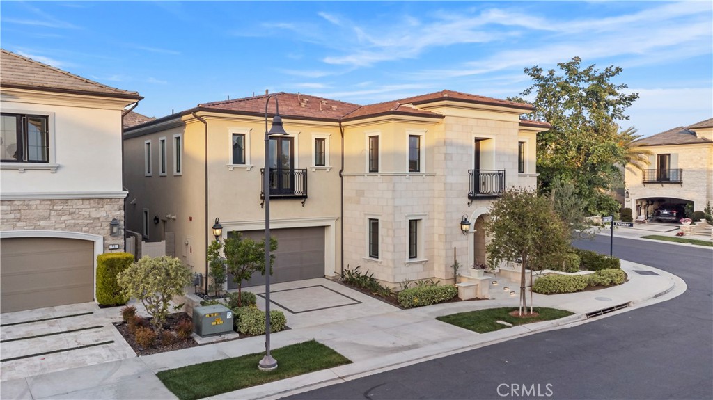 MLS #OC25116833 image #1