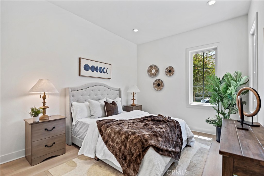 MLS #OC25116833 image #8