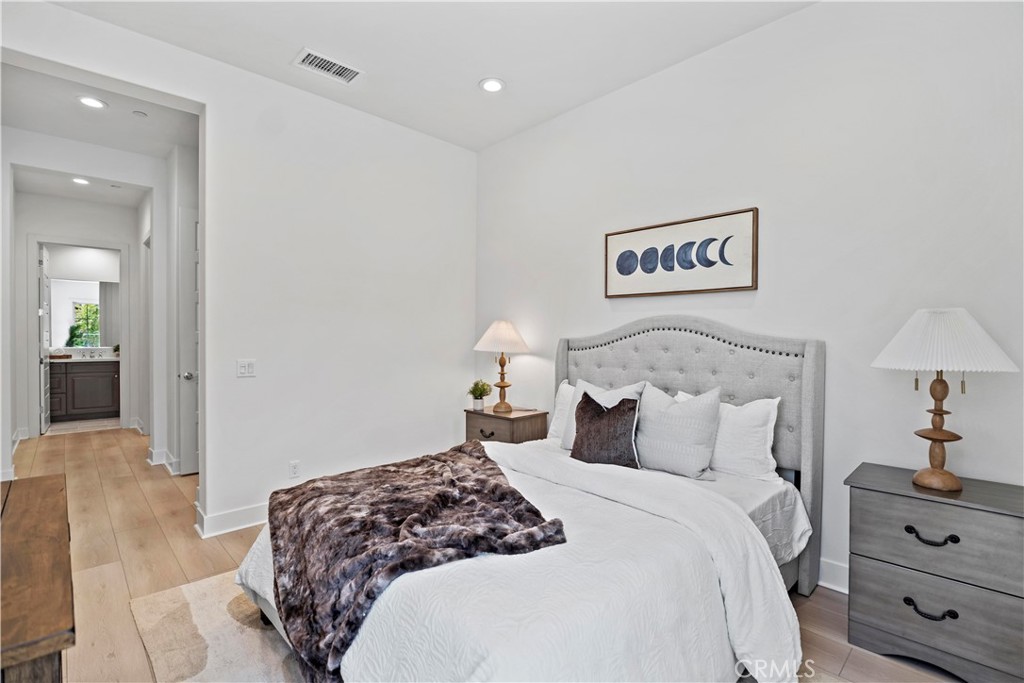 MLS #OC25116833 image #9