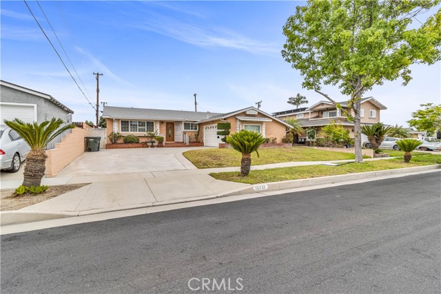 MLS #OC25117162 image #1