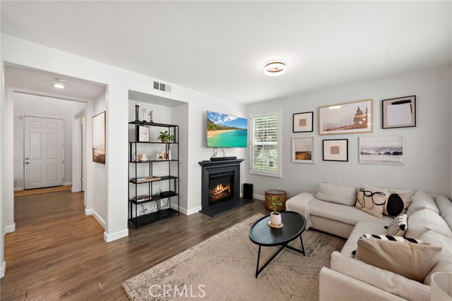 MLS #OC25118300 image #6