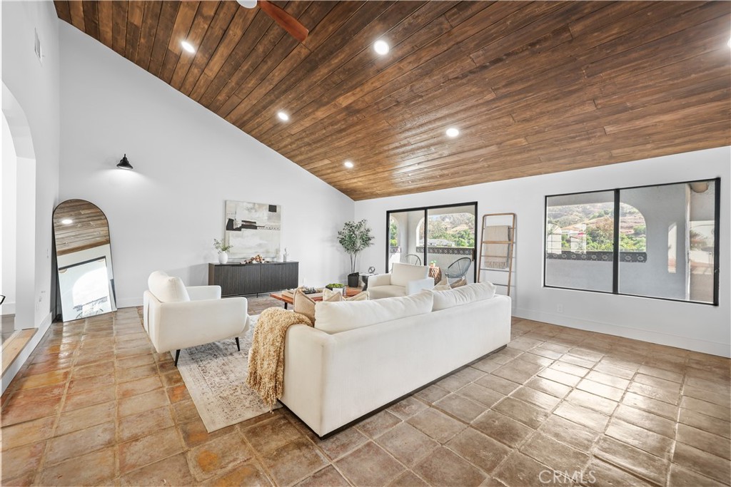 MLS #OC25119322 image #3