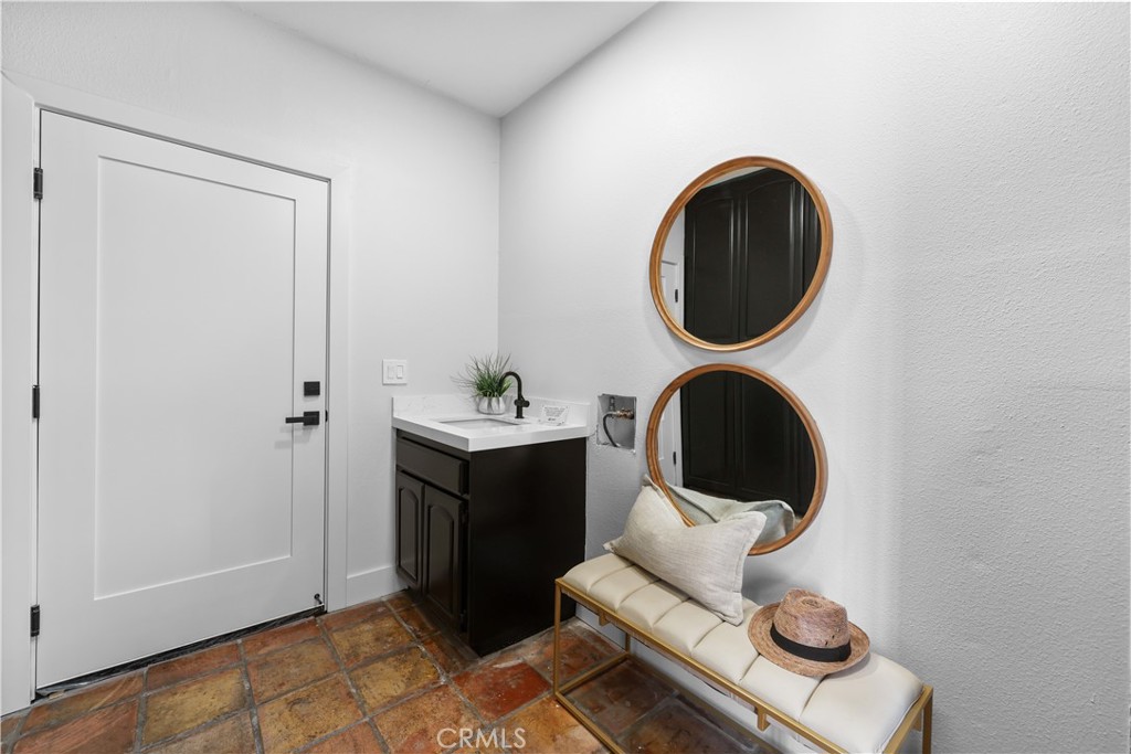 MLS #OC25119322 image #9