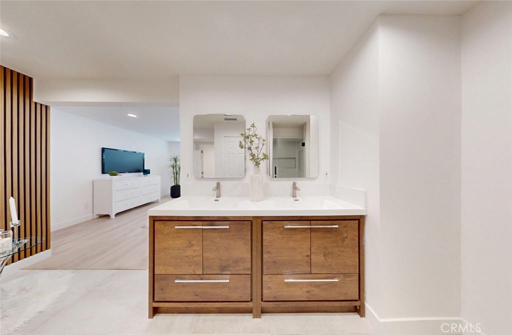 MLS #OC25119522 image #25