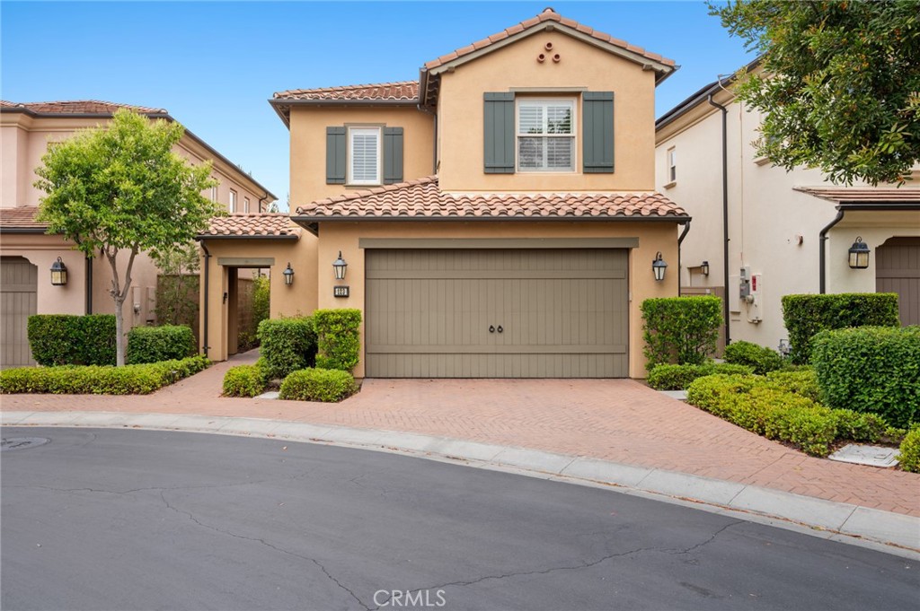 MLS #OC25120194 image #1