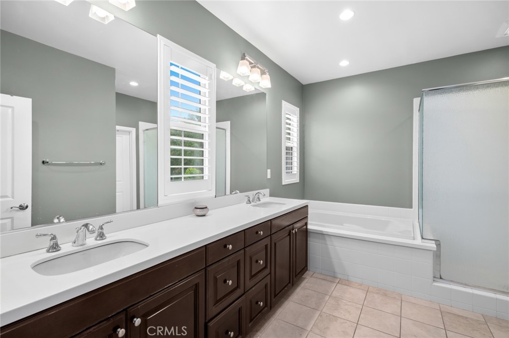 MLS #OC25120194 image #14